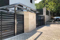 Tore und Zäune aus Aluminium