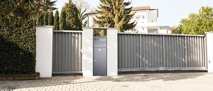 Renz Briefkastenanlage mit Paketbox von Triebenbacher